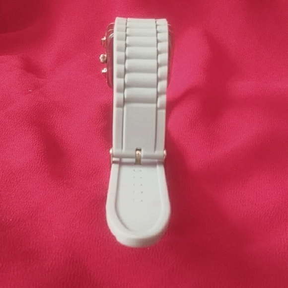 Watch - Picture 5 of 13